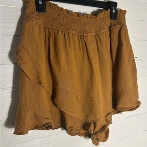 Japna women’s XL ruffled shorts, brown/gold color. Lined. Excellent condition.